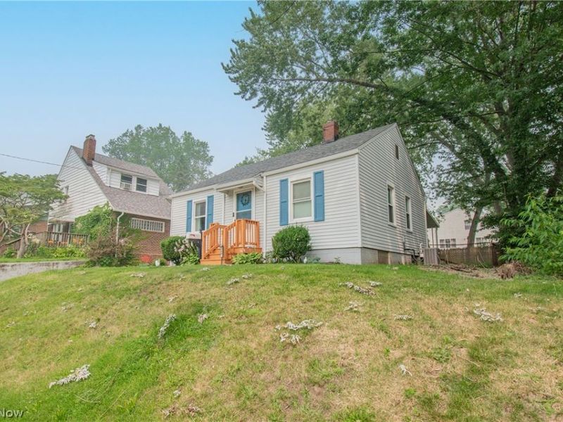 349 Morningview Avenue, Akron, OH 44305 Photo 2