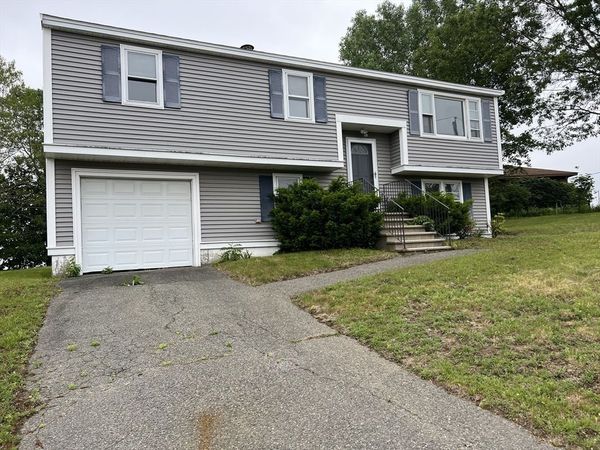 11 Skyview Lane, Woburn, MA 01801