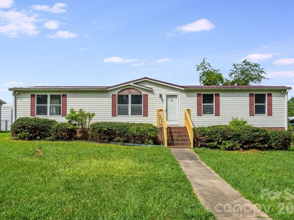 505 Crescent Way , Horse Shoe, NC 28742