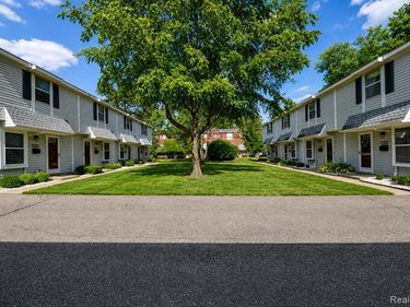 4365 S Crooks Road , Royal Oak, MI 48073