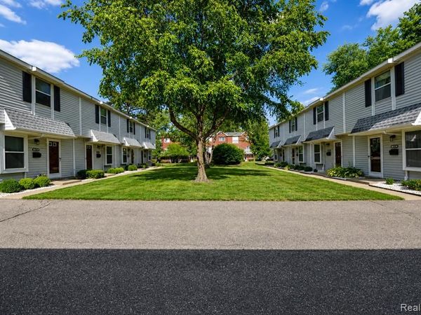 4365 S Crooks Road, Royal Oak, MI 48073