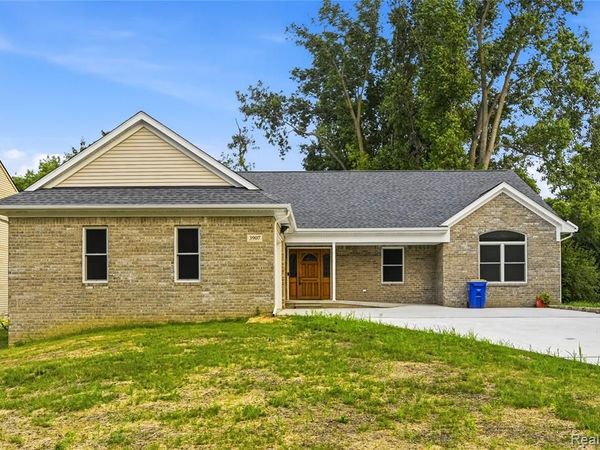 3907 Pontiac Lake Road , Waterford Twp, MI 48328