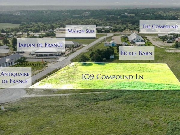 109 Compound LN, Round Top, TX 78954