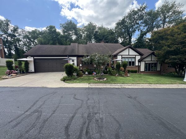 1433 Amesbury Lane , Newark, OH 43055
