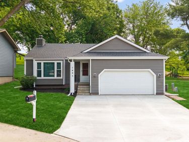 7805 Potter Plaza, Omaha, NE 68122