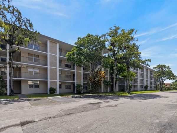 2900 NW 48th Ter , Unit 310, Lauderdale Lakes, FL 33313