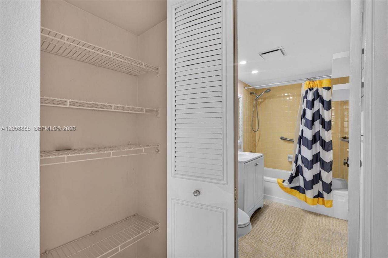 2900 NW 48th Ter , Unit 310, Lauderdale Lakes, FL 33313 Photo