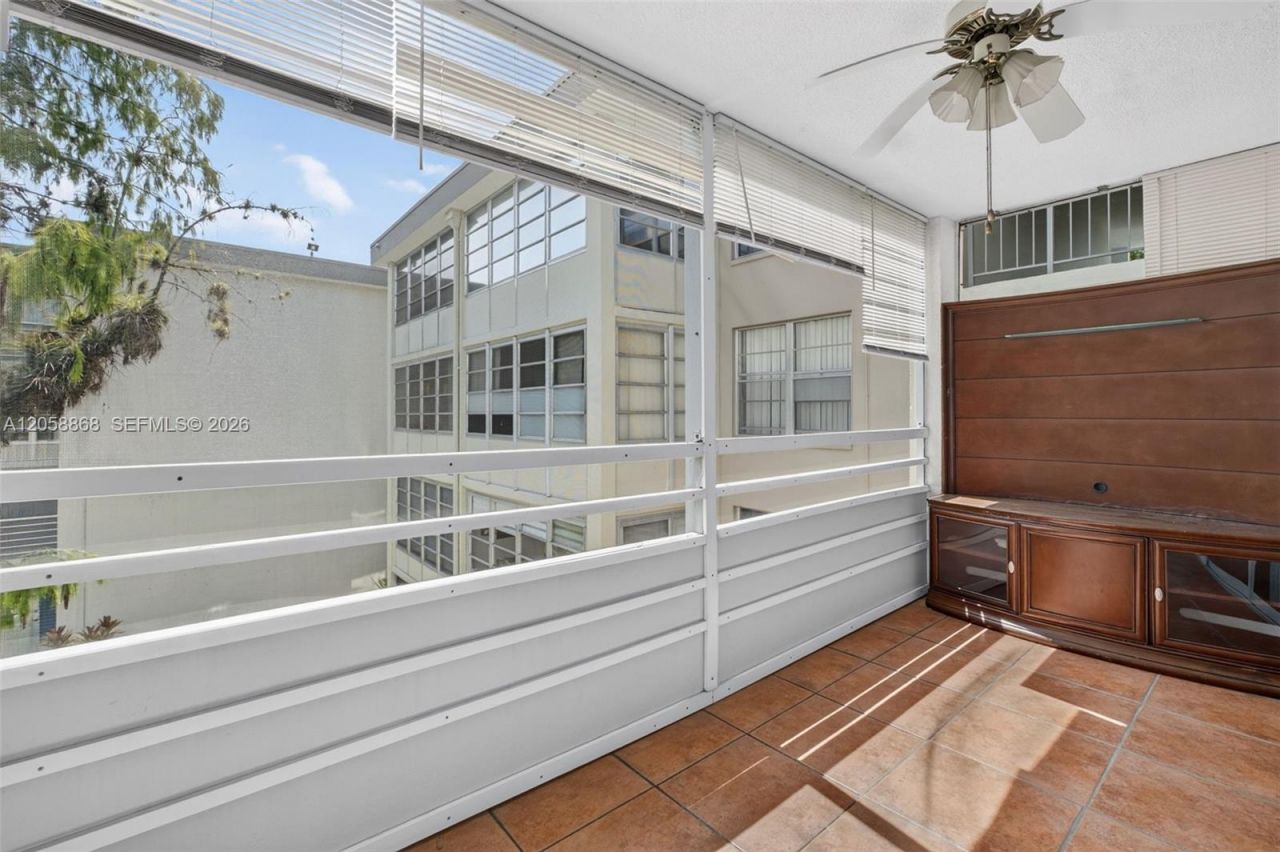 2900 NW 48th Ter , Unit 310, Lauderdale Lakes, FL 33313 Photo