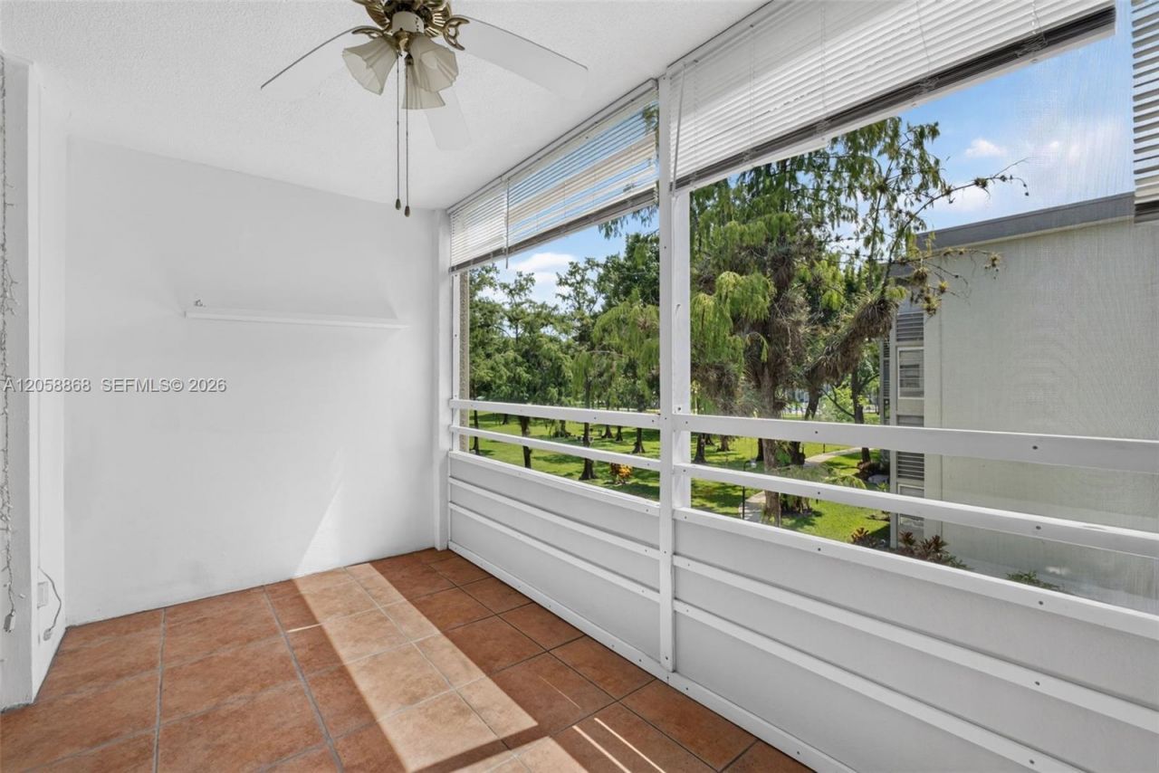 2900 NW 48th Ter , Unit 310, Lauderdale Lakes, FL 33313 Photo