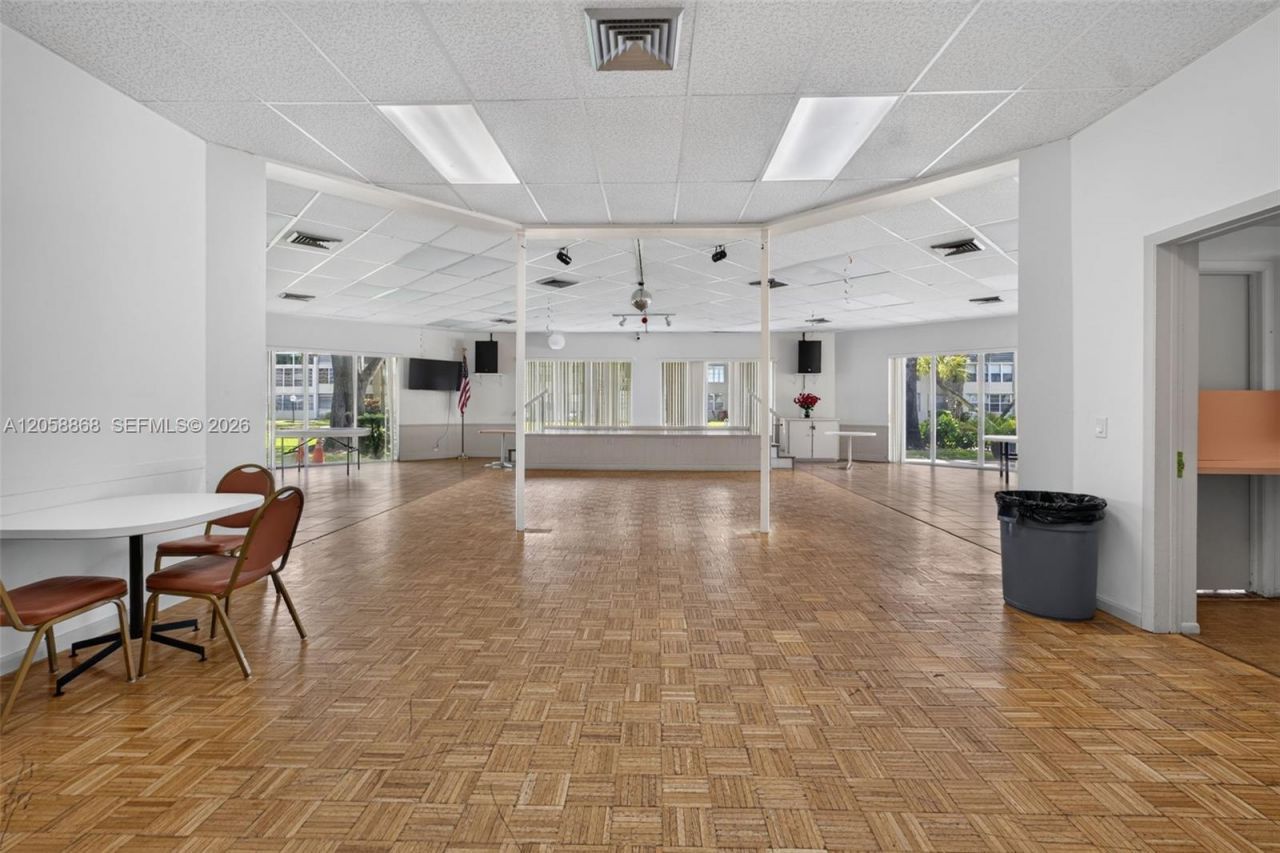 2900 NW 48th Ter , Unit 310, Lauderdale Lakes, FL 33313 Photo