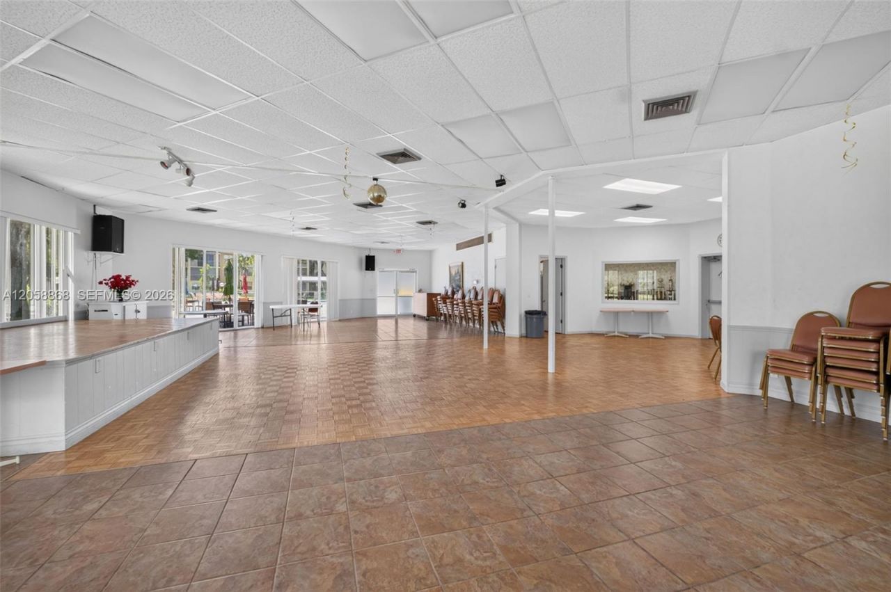 2900 NW 48th Ter , Unit 310, Lauderdale Lakes, FL 33313 Photo