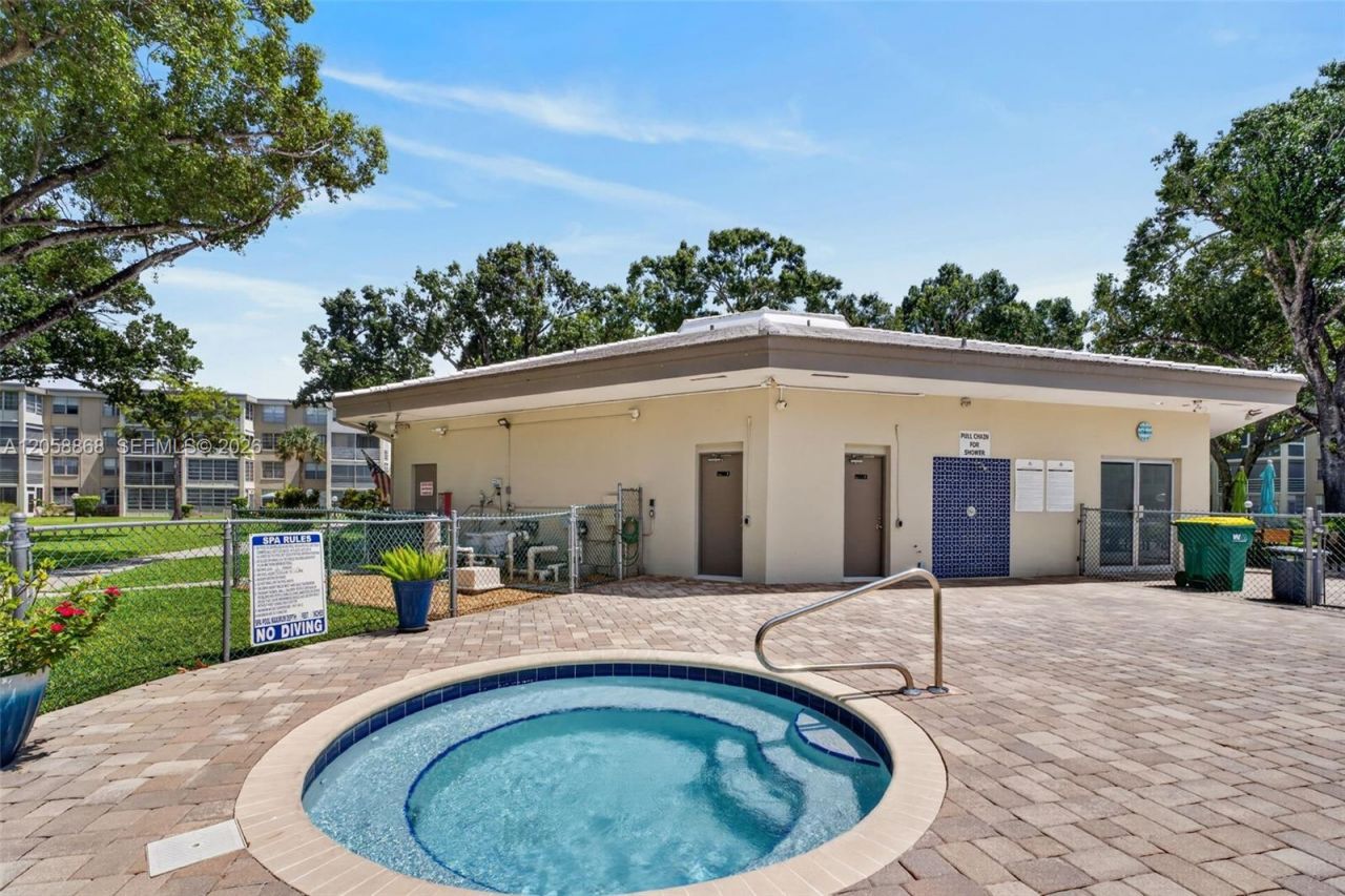 2900 NW 48th Ter , Unit 310, Lauderdale Lakes, FL 33313 Photo