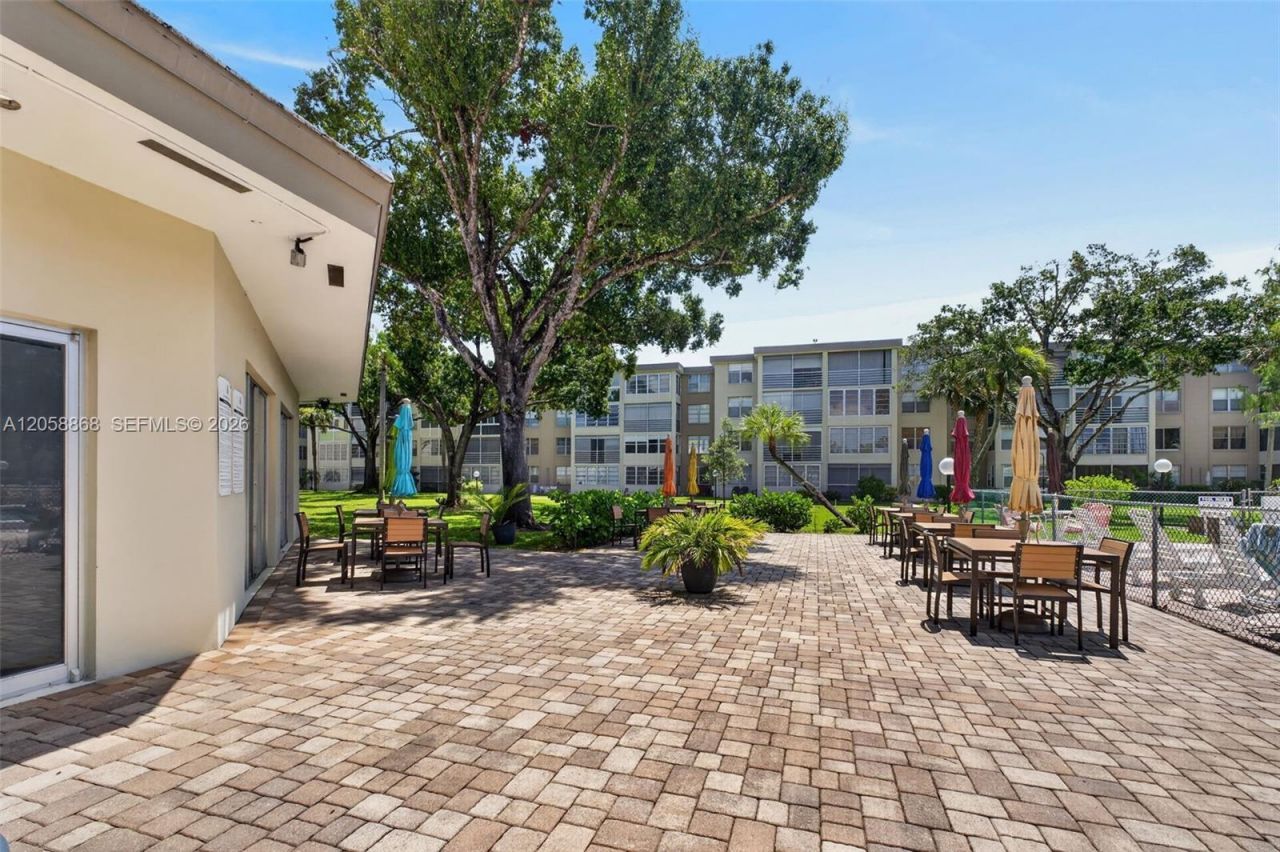 2900 NW 48th Ter , Unit 310, Lauderdale Lakes, FL 33313 Photo