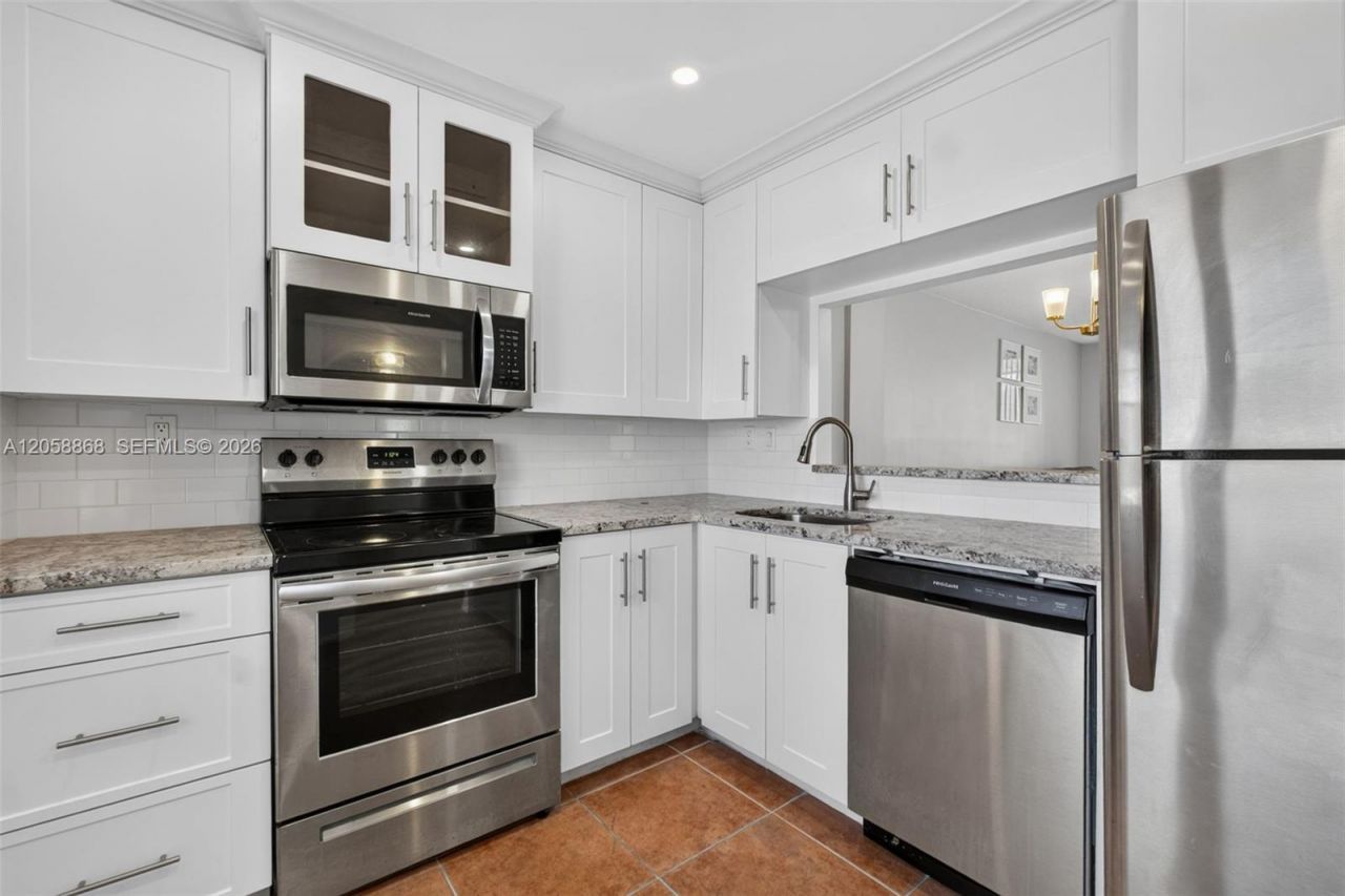 2900 NW 48th Ter , Unit 310, Lauderdale Lakes, FL 33313 Photo