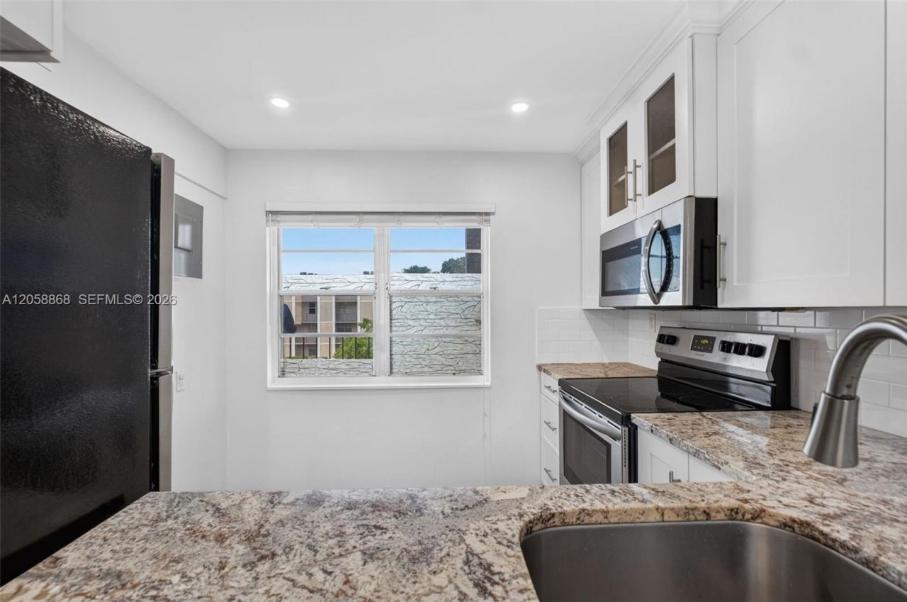 2900 NW 48th Ter , Unit 310, Lauderdale Lakes, FL 33313 Photo