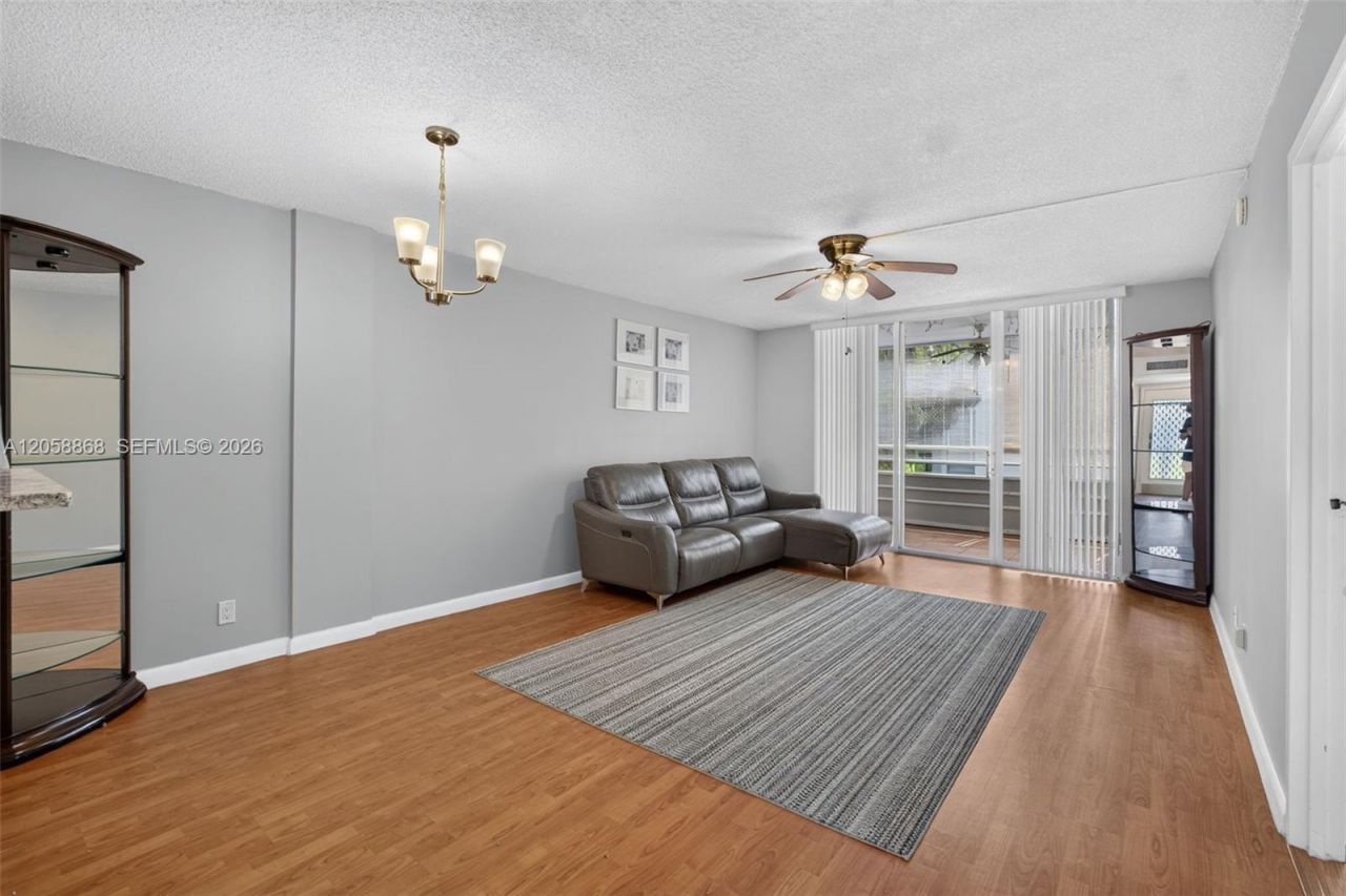 2900 NW 48th Ter , Unit 310, Lauderdale Lakes, FL 33313 Photo
