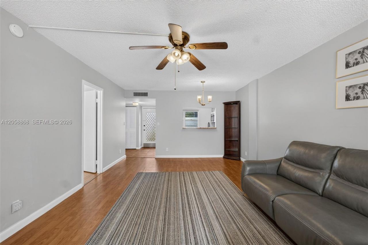 2900 NW 48th Ter , Unit 310, Lauderdale Lakes, FL 33313 Photo