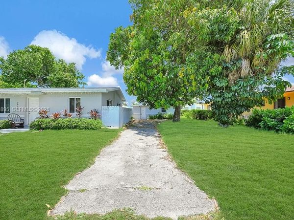 2925 NW 63rd St , Miami, FL 33147