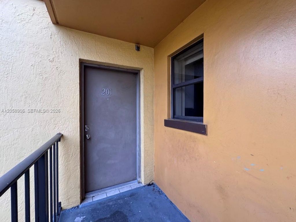 500 NW 114th Ave, Unit 201, Sweetwater, FL 33172 Photo