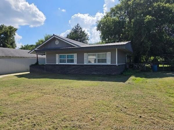 207 S 8th Street, Okemah, OK 74859