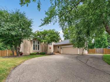 7001 Beacon Circle, Eden Prairie, MN 55346