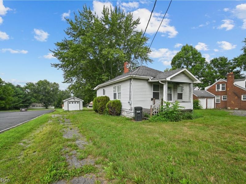 374 Niles Cortland Road SE, Warren, OH 44484 Photo 2