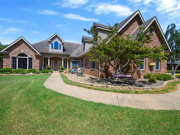 803 Oak Brook Drive, Idabel, OK 74745