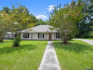 5462 Fairway Dr, Zachary, LA 70791