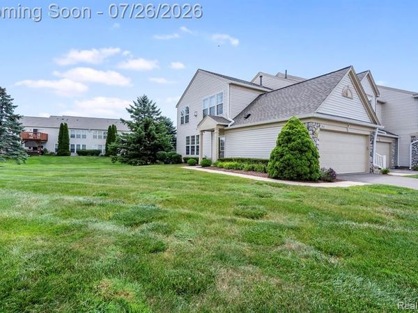 26657 Kirkway Drive, Woodhaven, MI 48183
