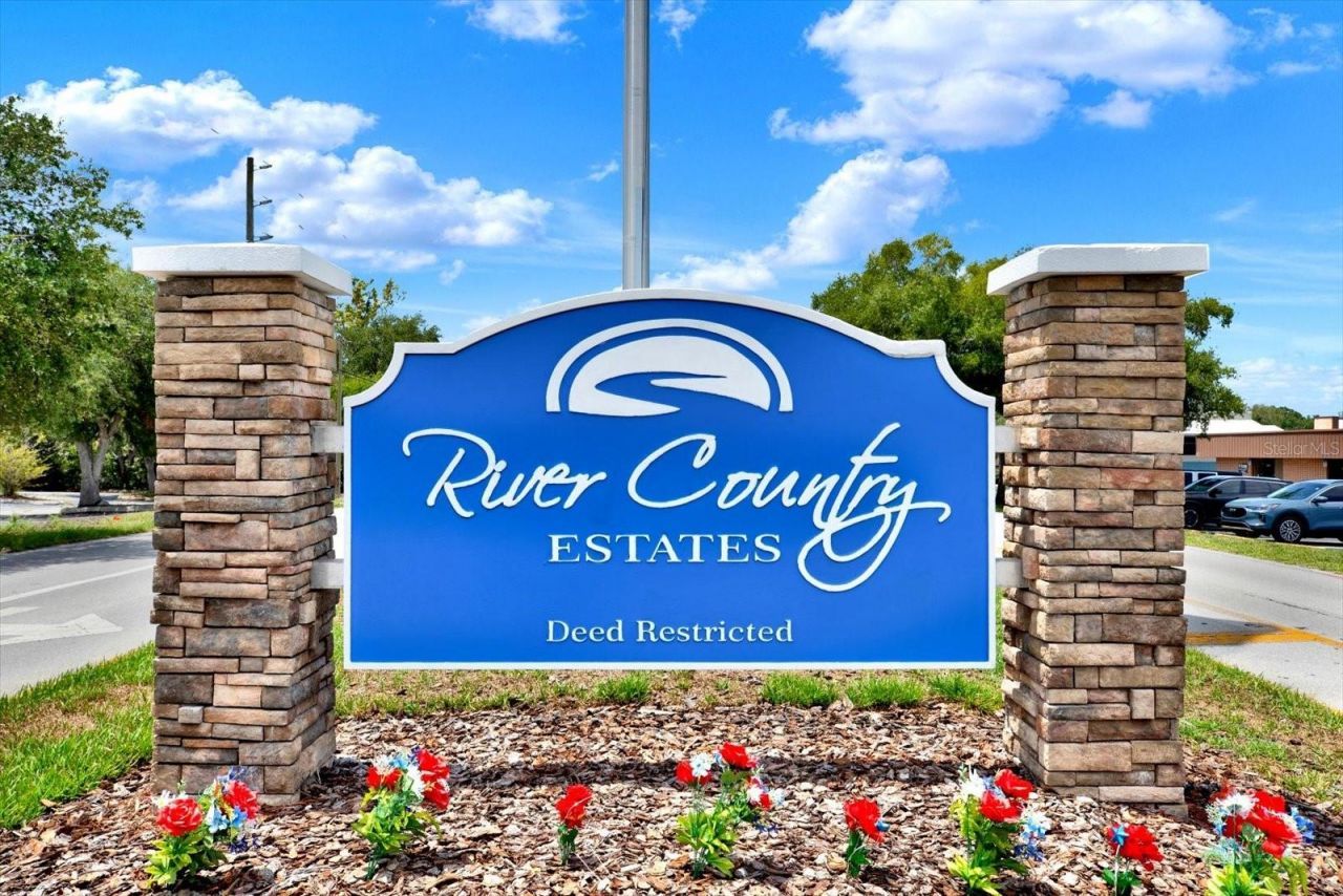 7488 River Country Drive , Weeki Wachee, FL 34607 Photo