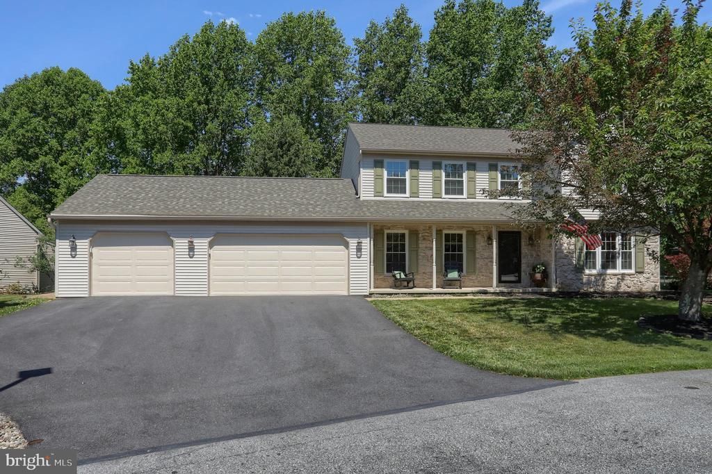 15 OAK KNOLL CIRCLE, LEBANON, PA 17042