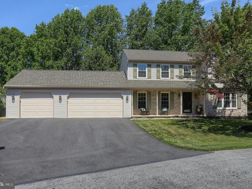 15 Oak Knoll Circle, Lebanon, PA 17042 Main Photo