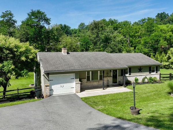 888 COUNTRY LANE, YORK, PA 17406