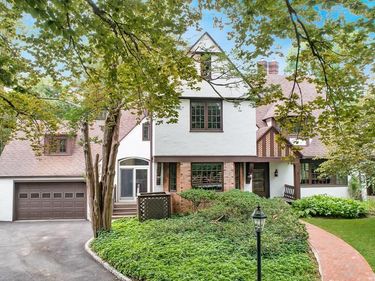 556 SAINT DAVIDS AVENUE, WAYNE, PA 19087