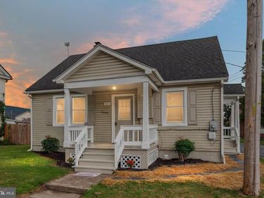 528 E QUEEN STREET , STRASBURG, VA 22657
