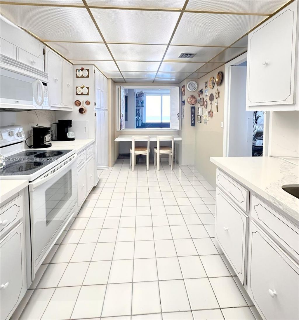 1904 S Ocean Dr, Unit 1803, Hallandale Beach, FL 33009 Photo