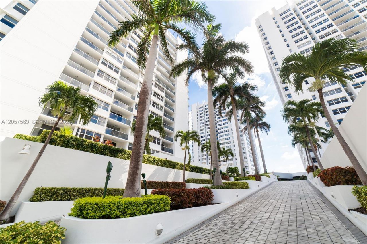 1904 S Ocean Dr, Unit 1803, Hallandale Beach, FL 33009 Photo