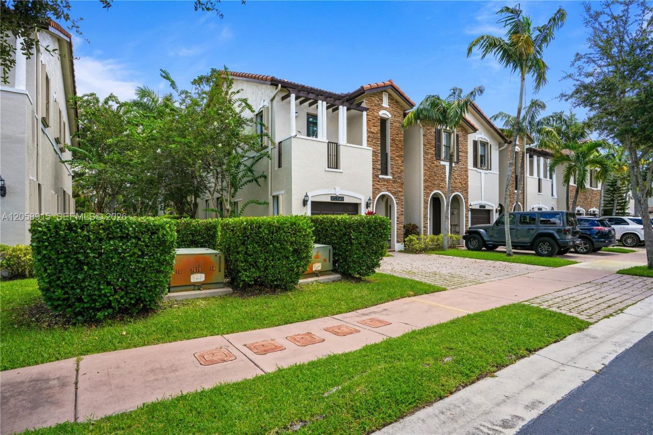 10341 NW 32nd Ter, Doral, FL 33172 Photo