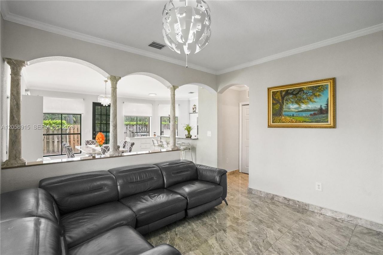 10341 NW 32nd Ter, Doral, FL 33172 Photo