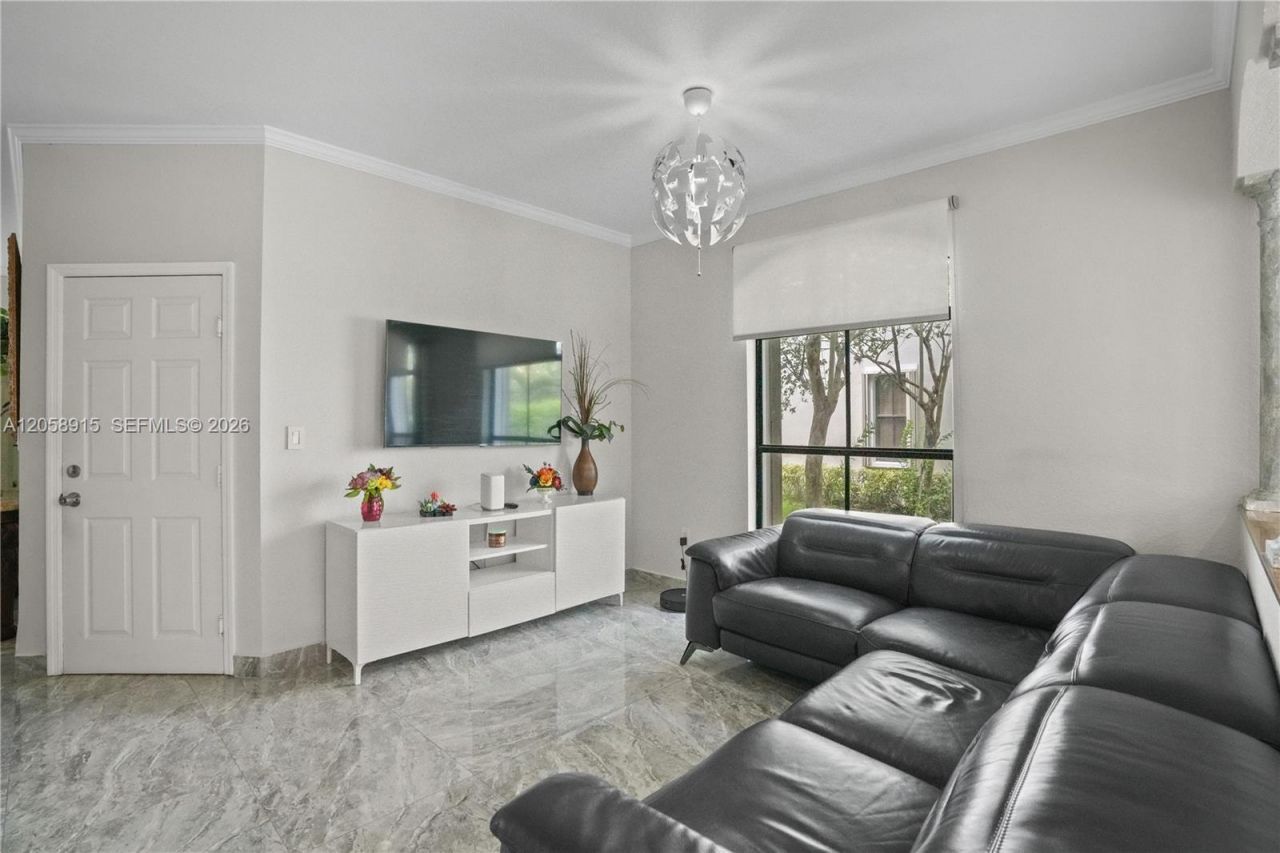 10341 NW 32nd Ter, Doral, FL 33172 Photo