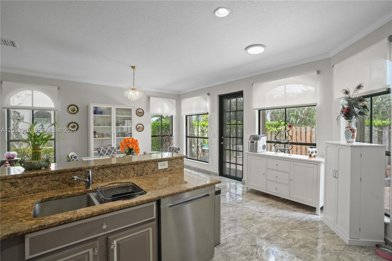 10341 NW 32nd Ter, Doral, FL 33172 Photo