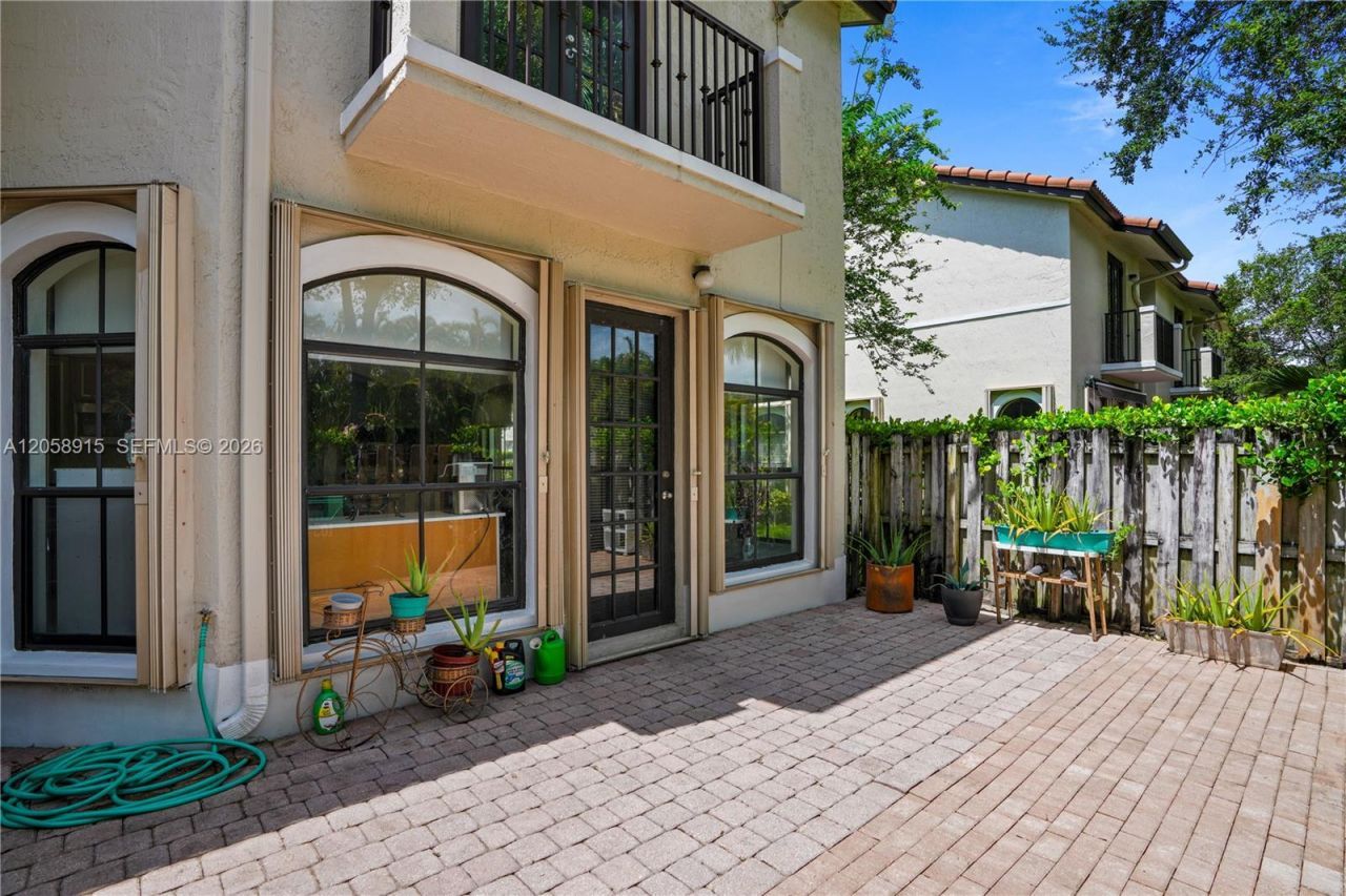 10341 NW 32nd Ter, Doral, FL 33172 Photo