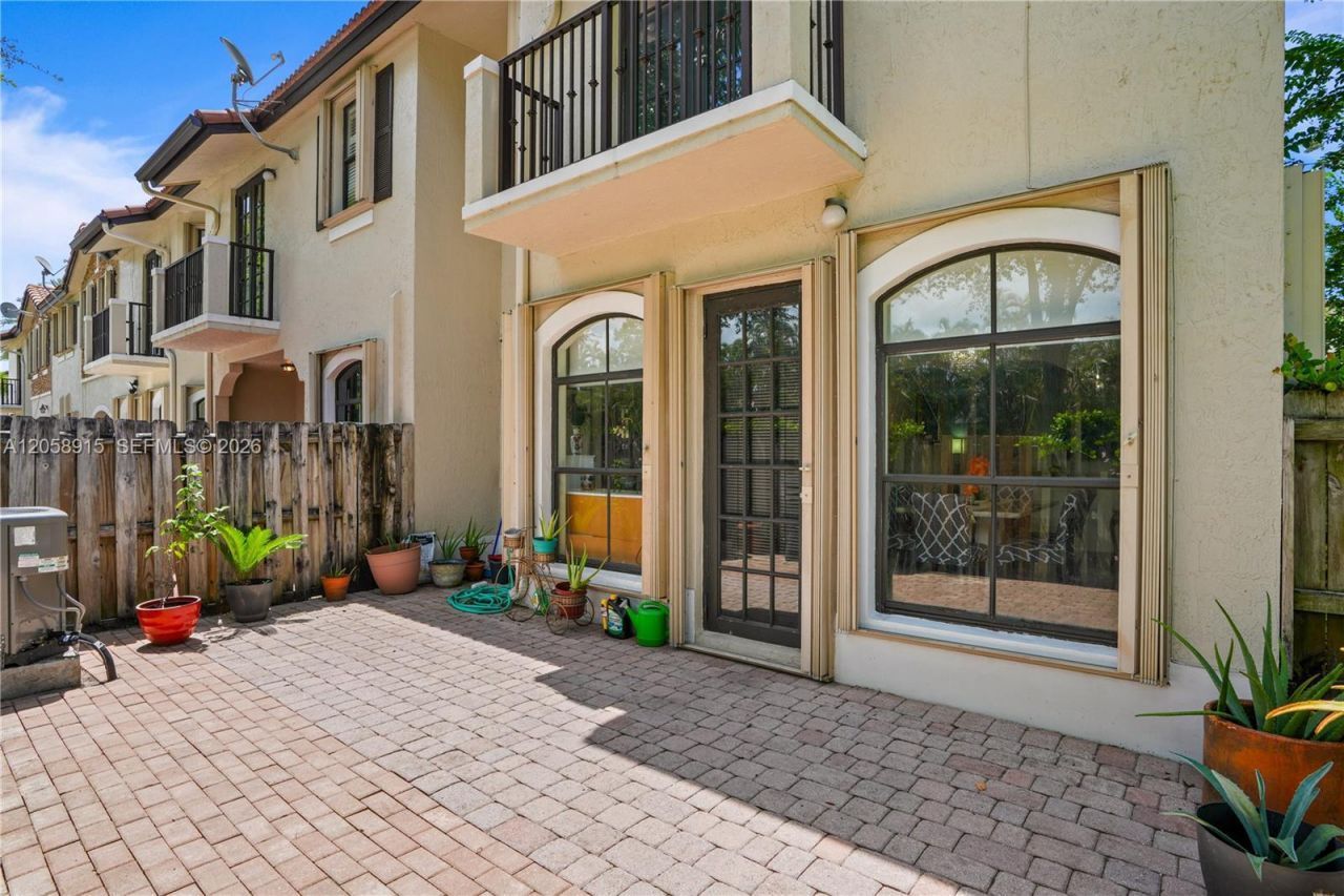 10341 NW 32nd Ter, Doral, FL 33172 Photo