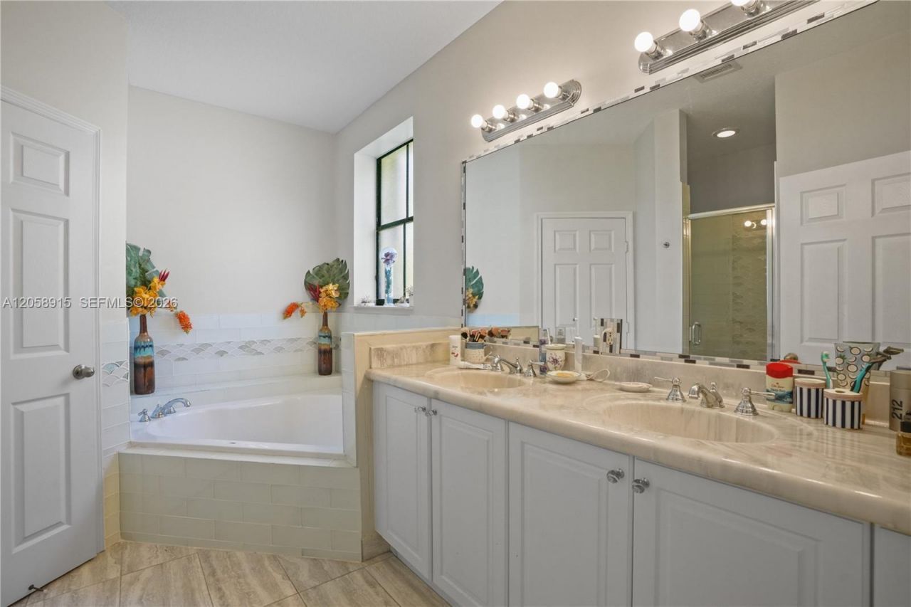 10341 NW 32nd Ter, Doral, FL 33172 Photo