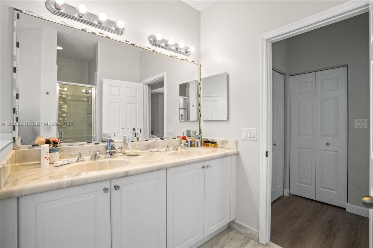 10341 NW 32nd Ter, Doral, FL 33172 Photo
