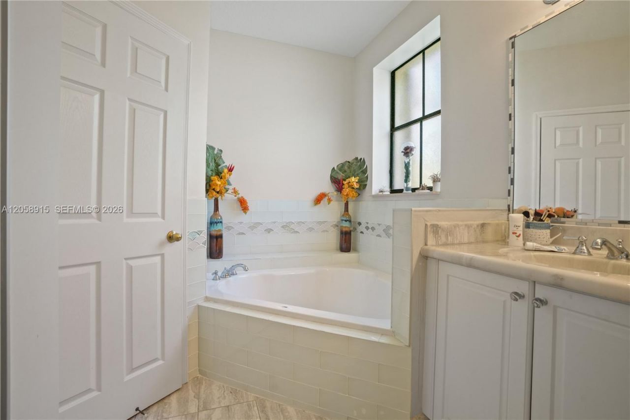 10341 NW 32nd Ter, Doral, FL 33172 Photo
