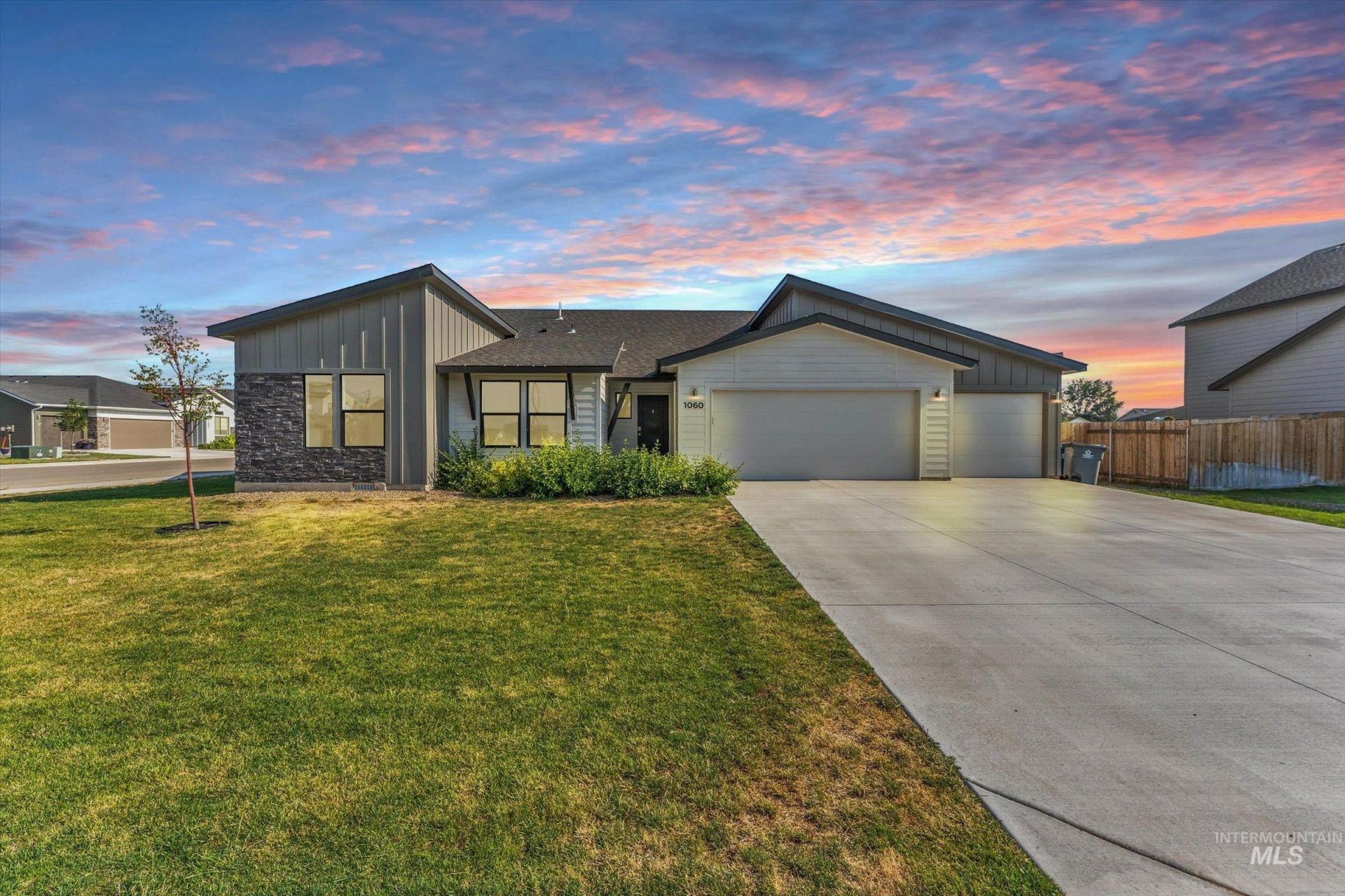 1060 SW Shikra, Mountain Home, ID 83647 Main Photo