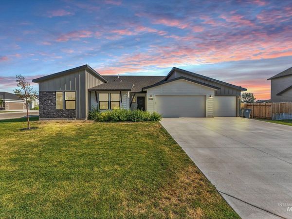 1060 SW Shikra, Mountain Home, ID 83647