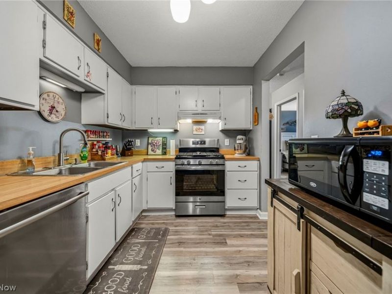 7136 N Churchill Place, Concord Township, OH 44077 Photo 6
