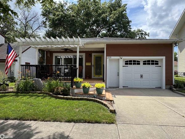 209 S 9th Street, Clear Lake, IA 50428